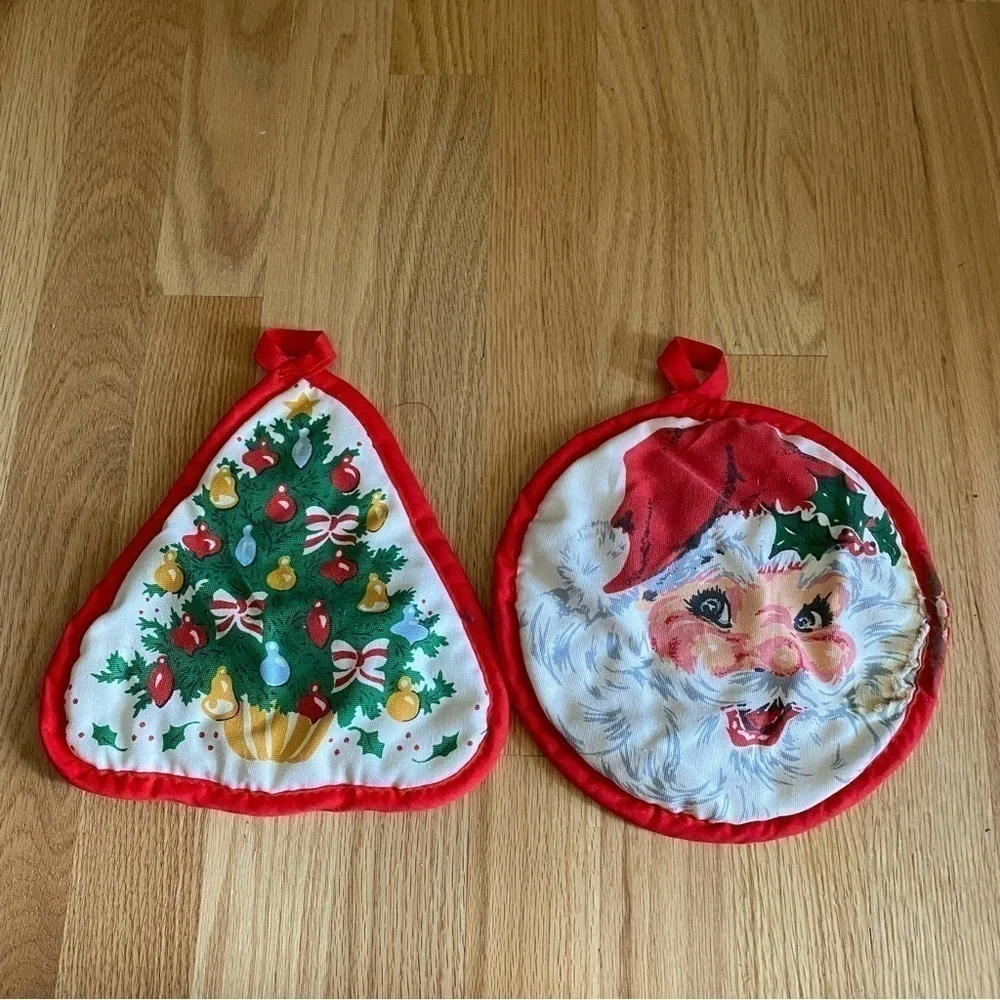 Vintage Kitschy Christmas Pot Holders Santa Christmas Tree Red Green
